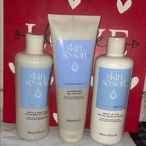 Avon Skin So Soft Hydrophlenish Trio in Light Blue and White